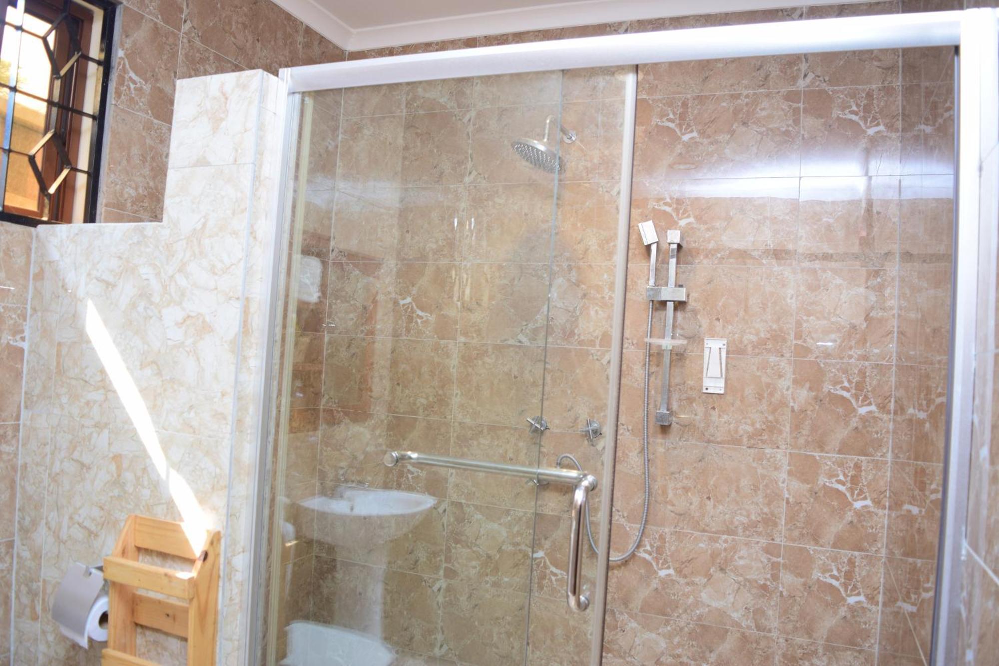K27 Premier Backpackers Hostel Dar es Salaam Exterior photo