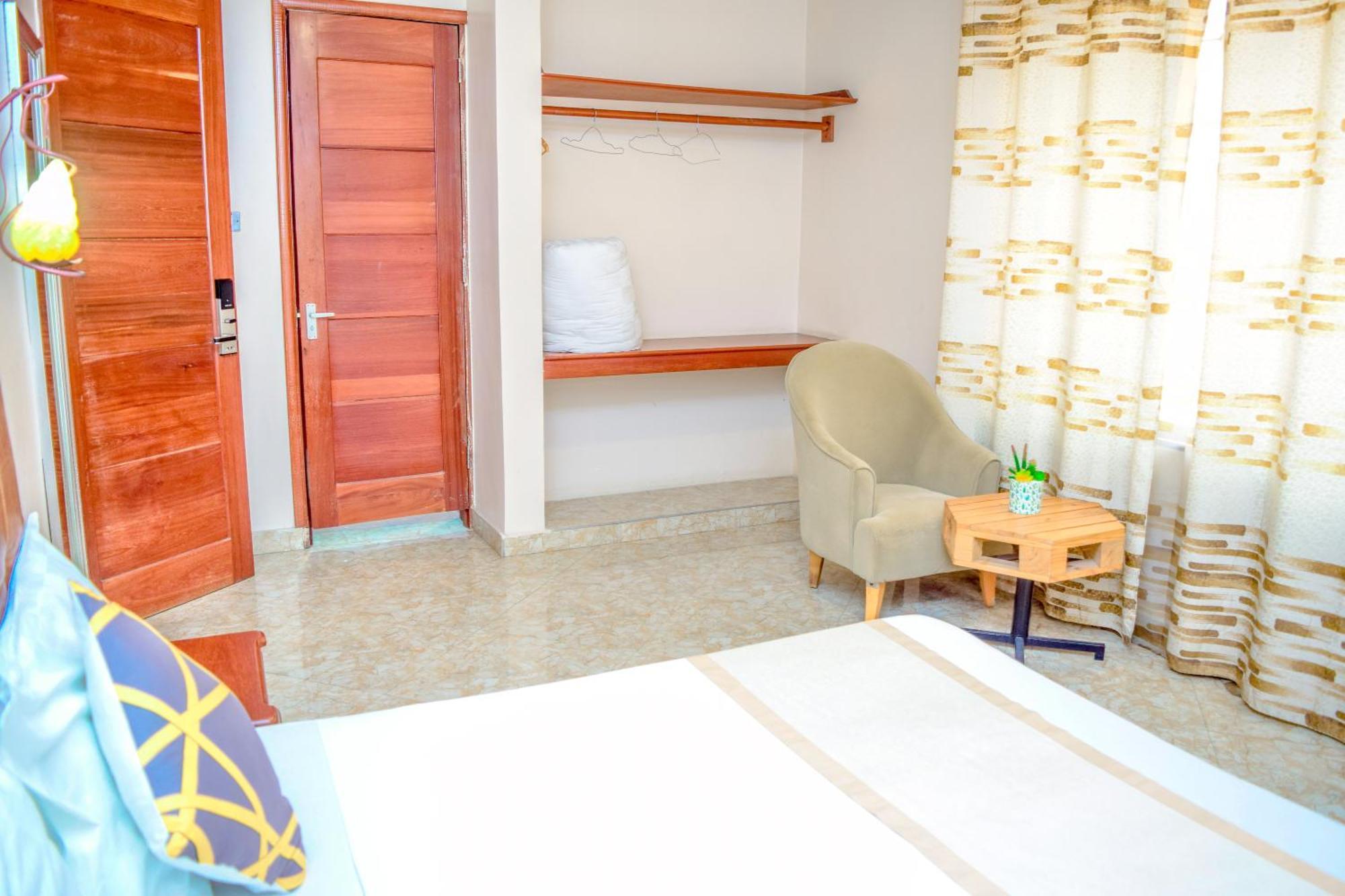 K27 Premier Backpackers Hostel Dar es Salaam Exterior photo